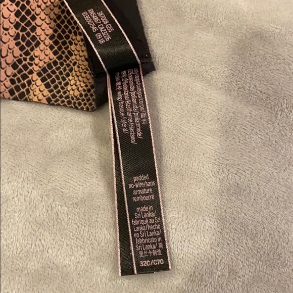 Victoria’s Secret Lightly Lined Wireless Bra 32C - Picture 6 of 7